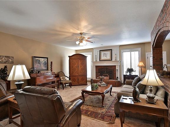 3rd image of 6333 Dominion Ct