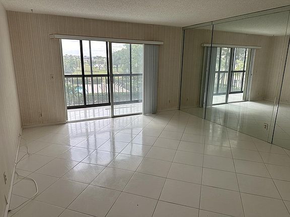 4th image of 7286 Huntington Lane #303