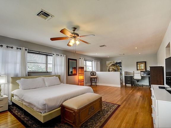 2nd image of 2503 Madison St #2503