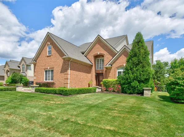 6828 Merrick Dr, Troy, MI 48098