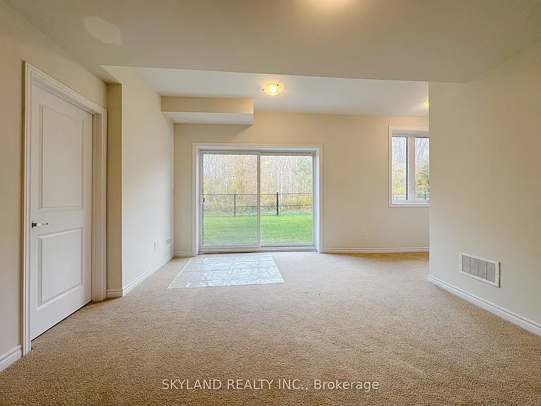 33 Del Ray Cres #LOWER — Photo 4