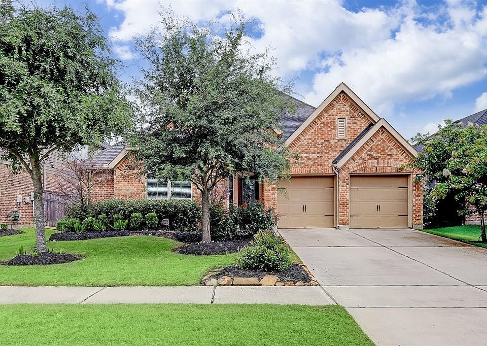 Perry built home in Master Planned Community of Cross Creek Ranch with many area amenities, great schools, and easy access to major roads.