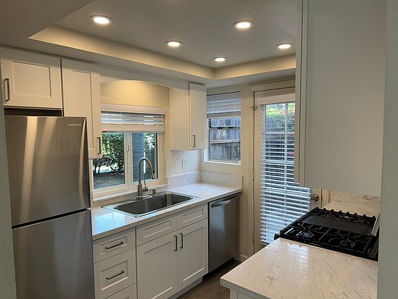 3rd image of 1833 Hornblend St #1