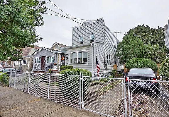 2nd image of 1372 E 93rd St
