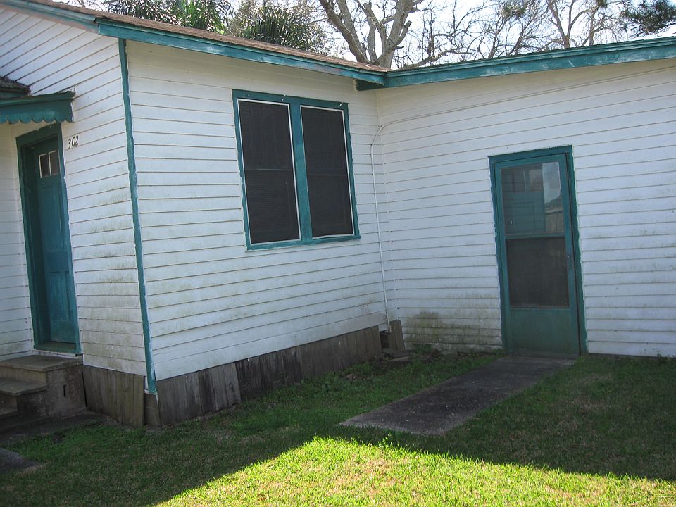1st image of 302 Roseville St
