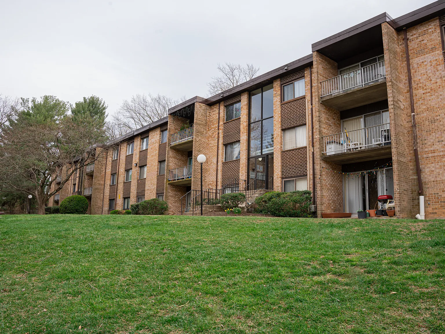 2 bed, 841 sqft, $1,900 — Photo 2
