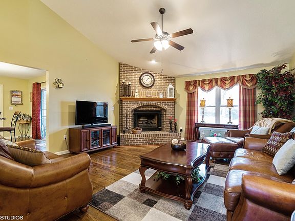 03_804DogwoodCove_1_LivingRoom_HiRes