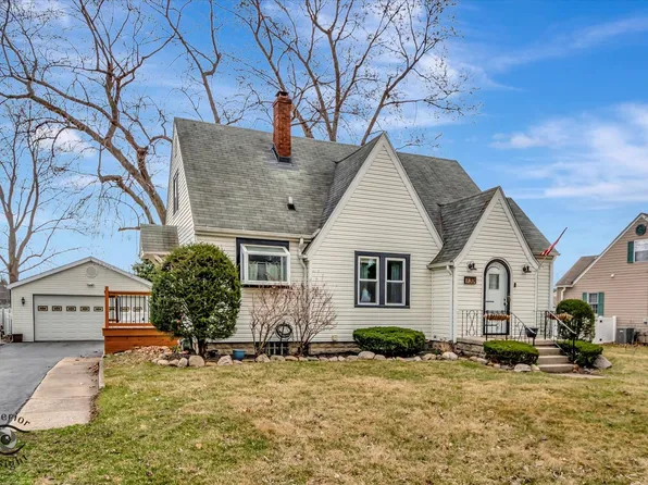 733 Woodward St, Beecher, IL 60401