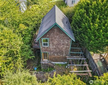 9774 NE Kitsap Street, Bainbridge Island, WA, 98110