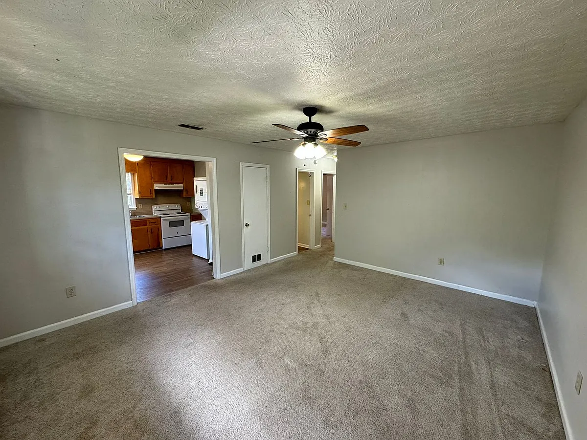 Building Photo - 170 Parkridge Dr