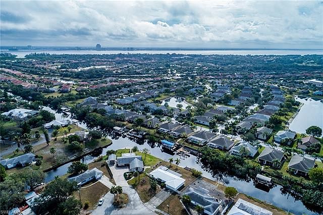 1st image of 861 Iris Dr