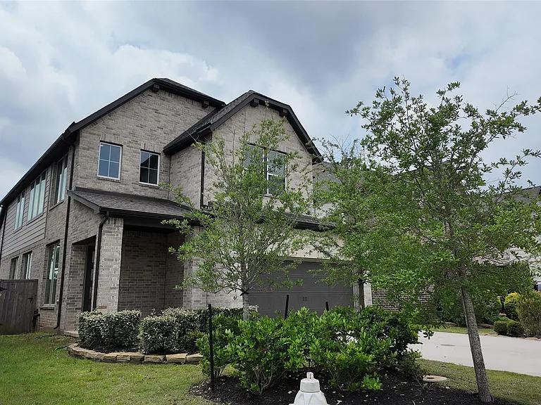 360 Mallorn Ln — Photo 2