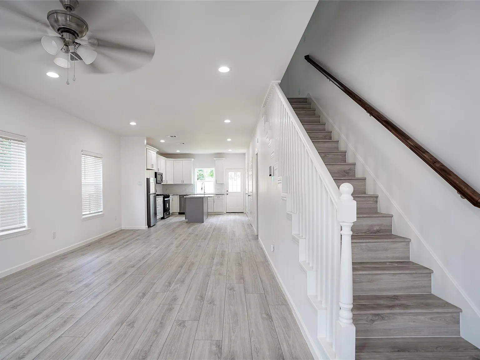 3 bed, 2.0 bath, 1400 sqft, $1,790 — Photo 2