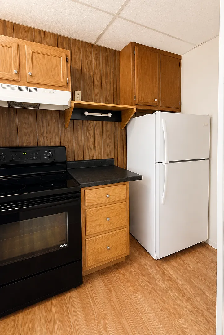 2 Bed / 1 Bath Apartment at Pearl Street Apartments — Photo 1