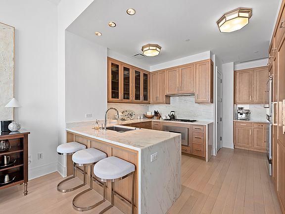 4th image of 30 Park Pl APT 52A