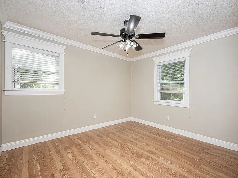 20608 Scarborough Rd — Photo 33