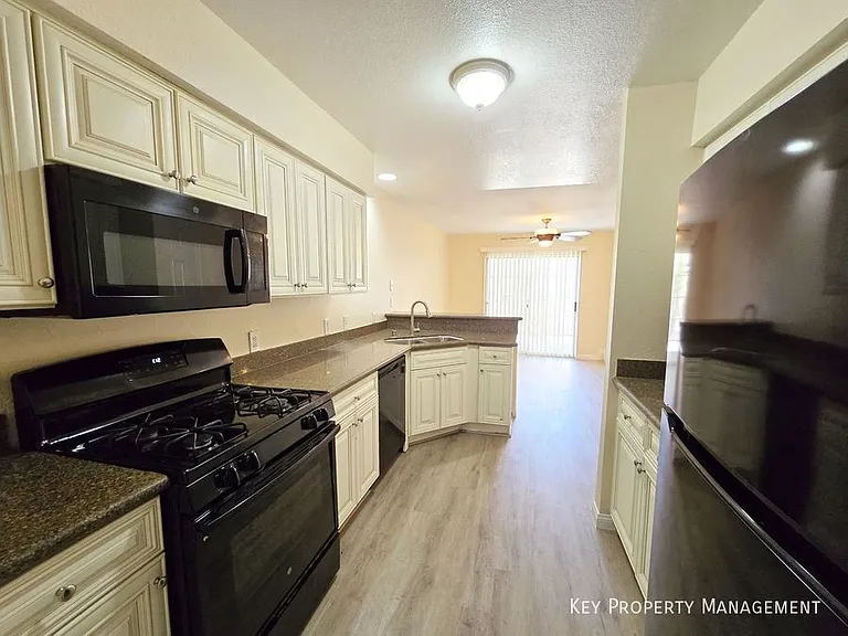 2817 Crystal Lantern Dr — Photo 9