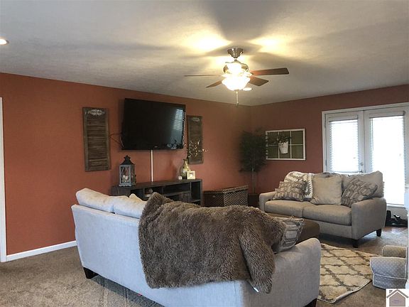 3rd image of 405 Centennial Dr
