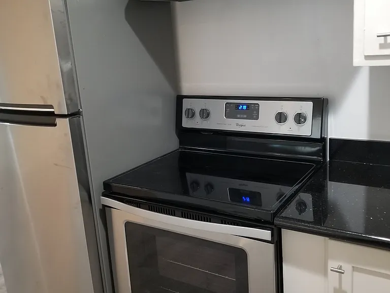 2208 McGee Ave #5 — Photo 3