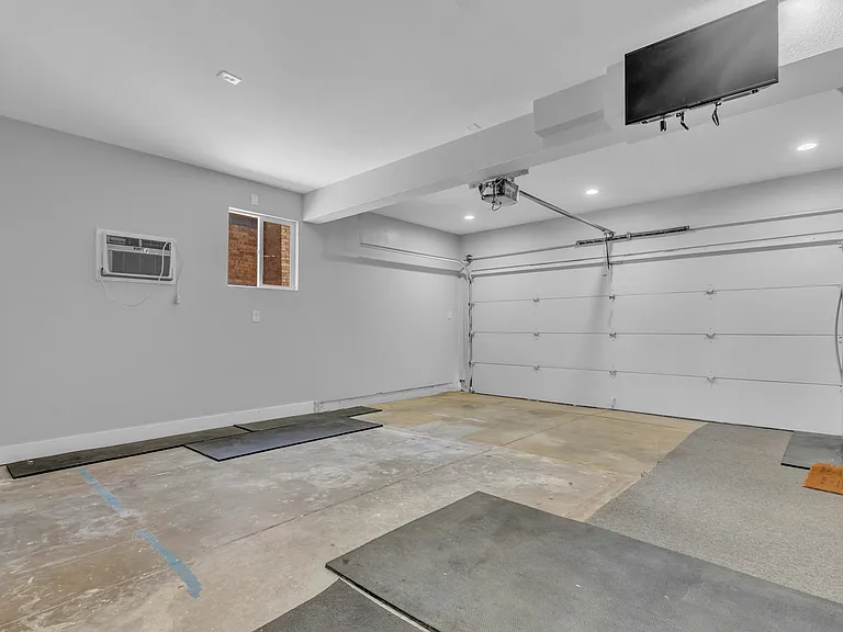 8871 Rutgers St — Photo 9