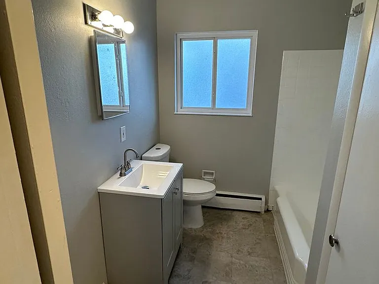 1415 S Corona Ave. — Photo 20