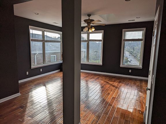 3rd image of 526 Clinton Springs Ave