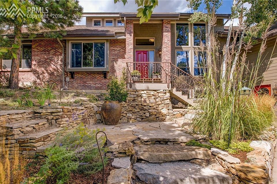 Inviting front entry