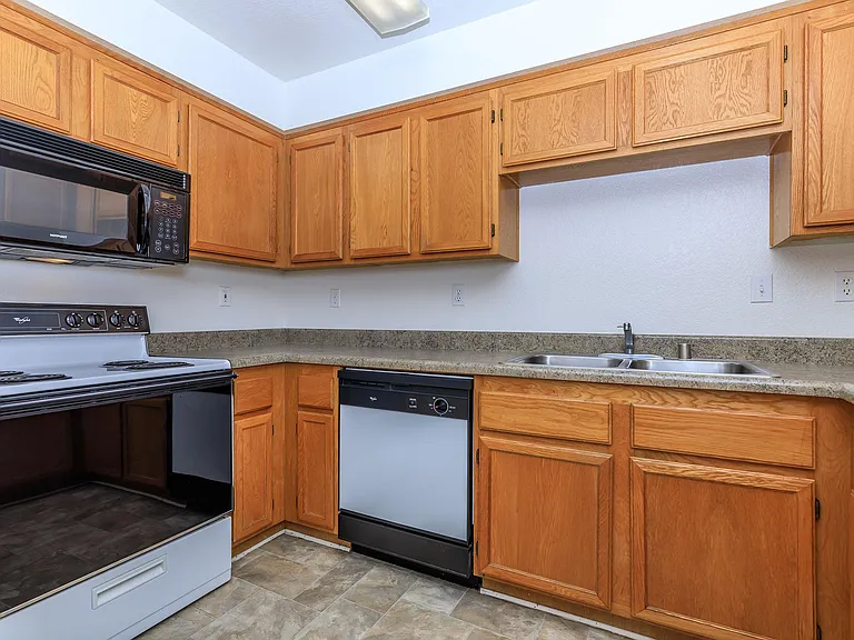 Cambridge Village Apartments — Photo 15