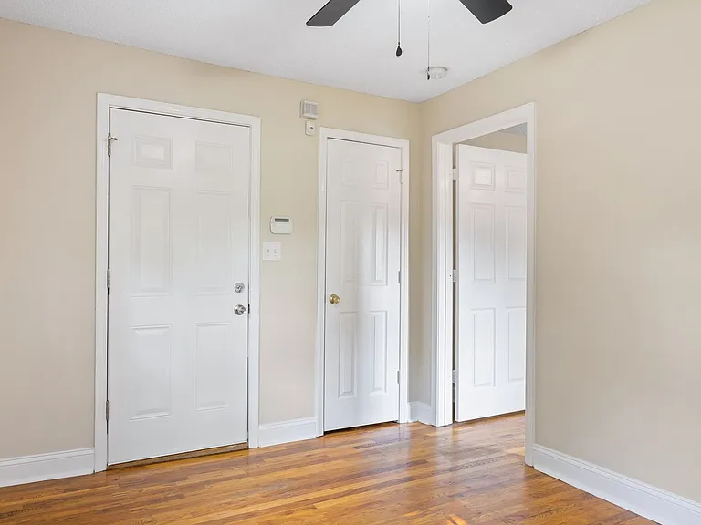 308 Gill St — Photo 4