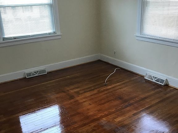 3rd image of 2814 Woodcliff Ave