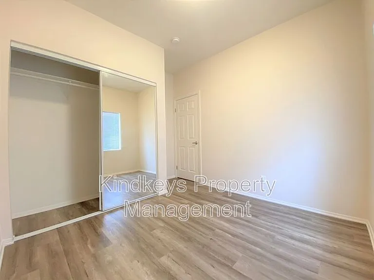 4674 Iowa St — Photo 11