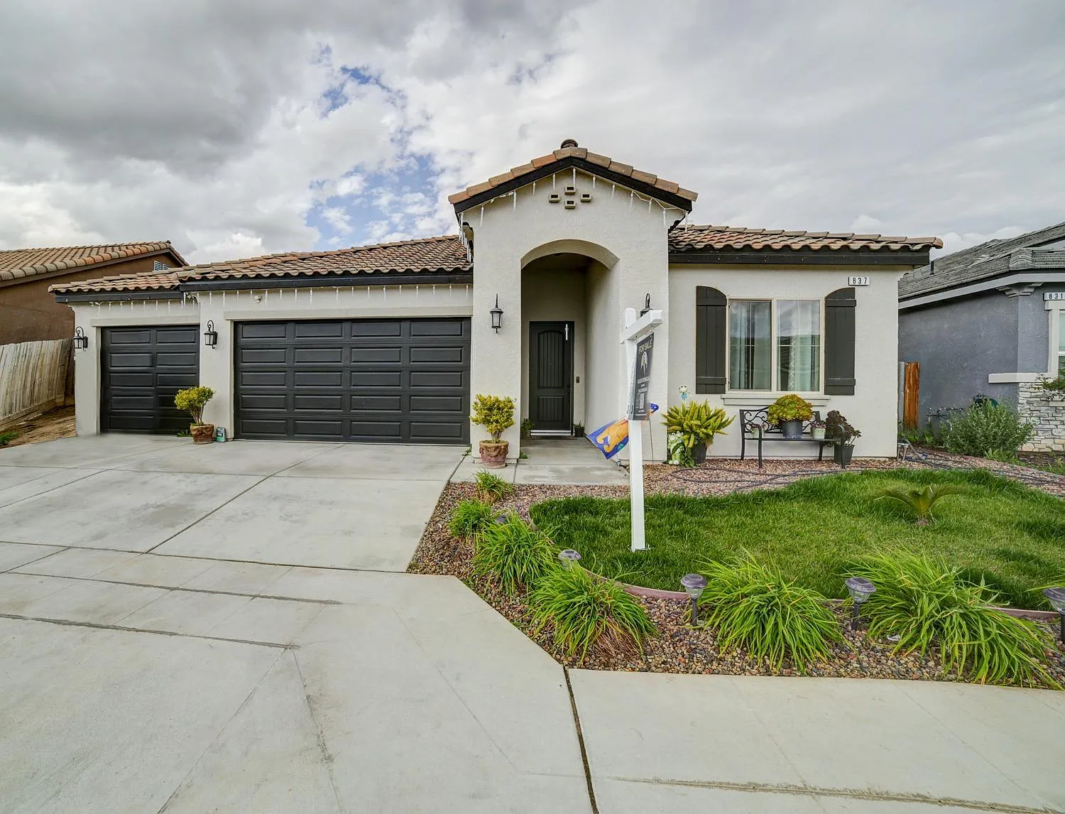 837 Orchard Hills Dr photo 1