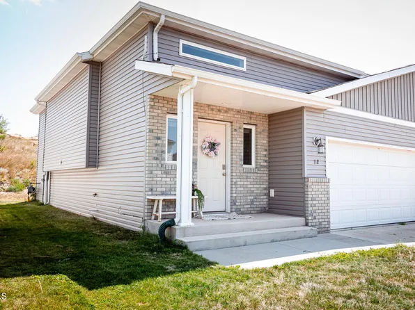 112 8th St NW, Watford City, ND 58854