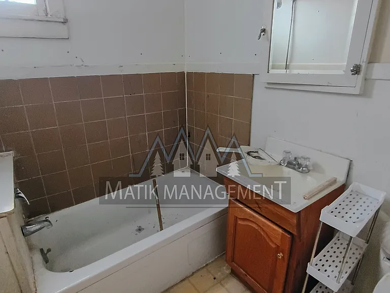 143 Main St W #1/2 — Photo 13