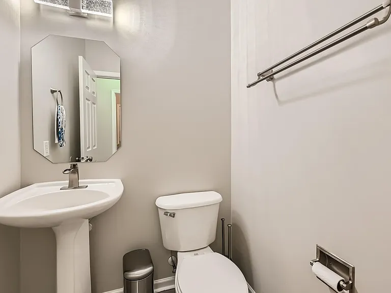 9918 Southampton Commons Dr — Photo 15