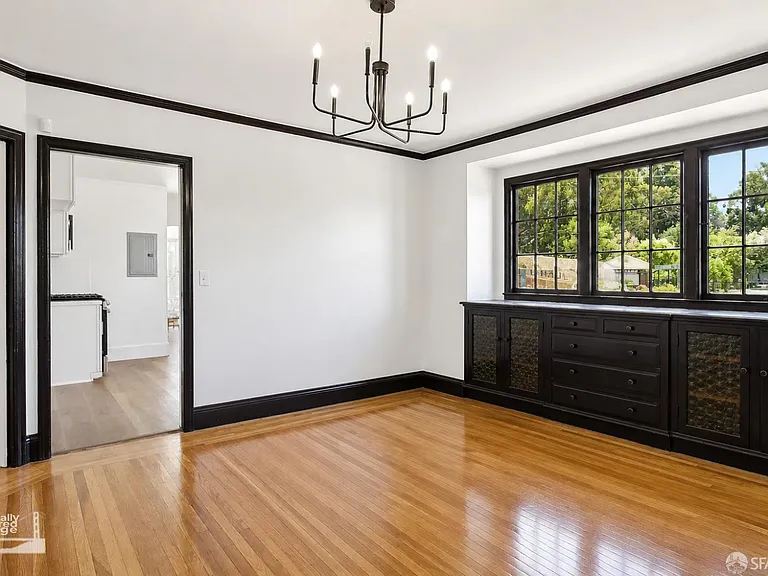 2900 Sheffield Ave — Photo 4