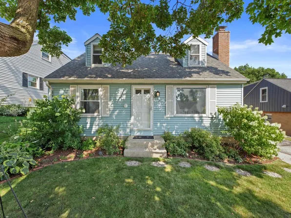 262 North 113th STREET, Wauwatosa, WI 53226