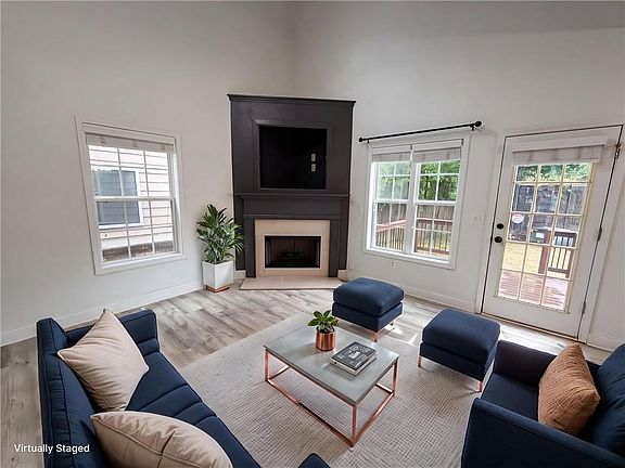2nd image of 2559 Oakleaf Rdg