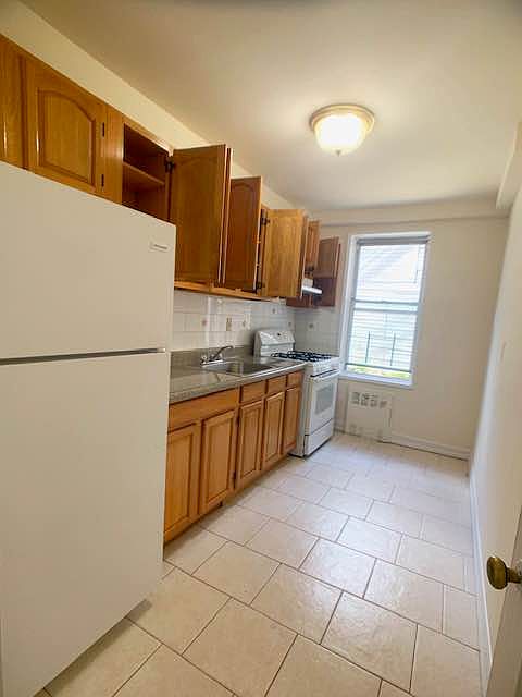 1st image of 9402 4th Ave #1