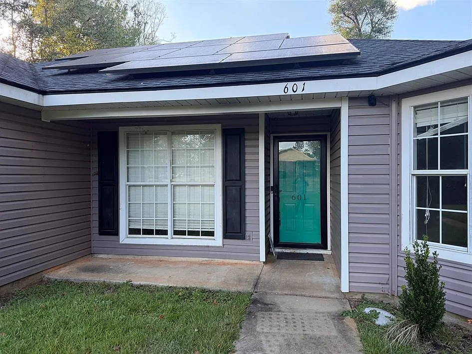 601 Indian Creek — Photo 2