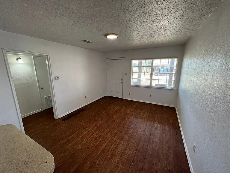 4202-35 — Photo 2