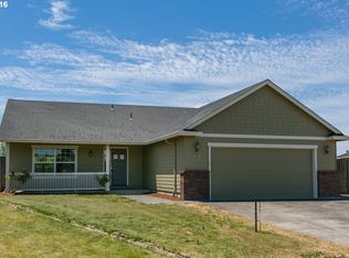 928 S 9th St, Harrisburg, OR 97446