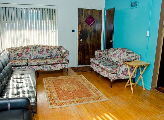 5th image of 1001 S 32nd Ave