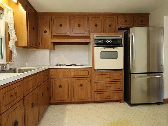 4th image of 414 Essex St
