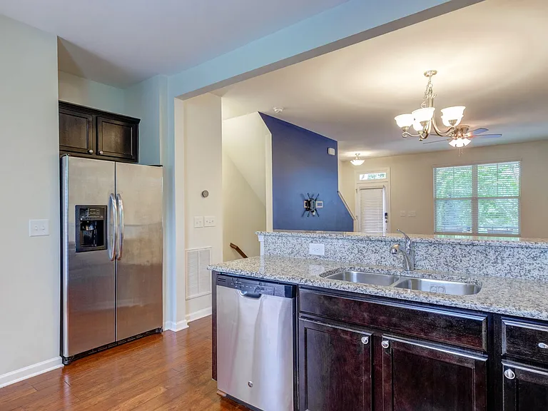 1637 Crafton Way — Photo 17