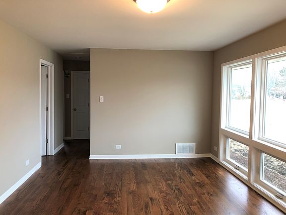 2nd image of 1916 Sprucewood Ln