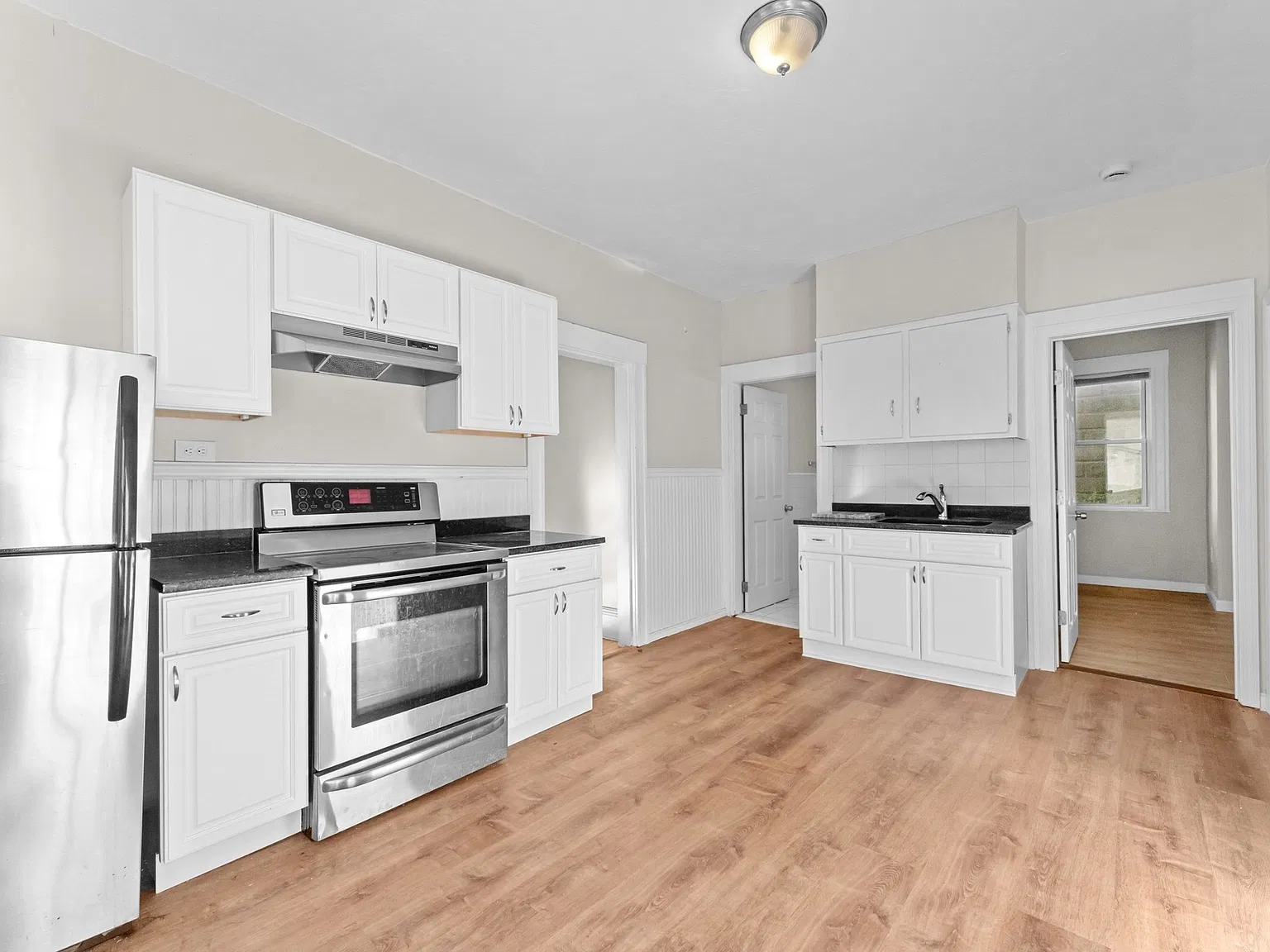 4 bed, 1.0 bath, 1160 sqft, $2,800 — Photo 4