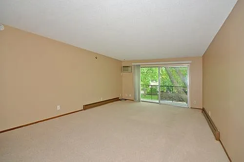 2 bed, 988 sqft, $1,695 — Photo 2