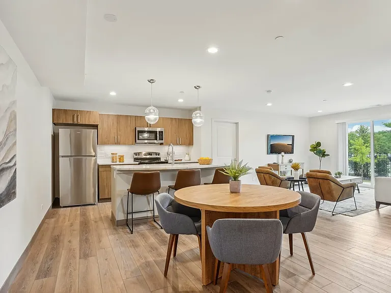 The Jade Residences at Waterfall Glen — Photo 19