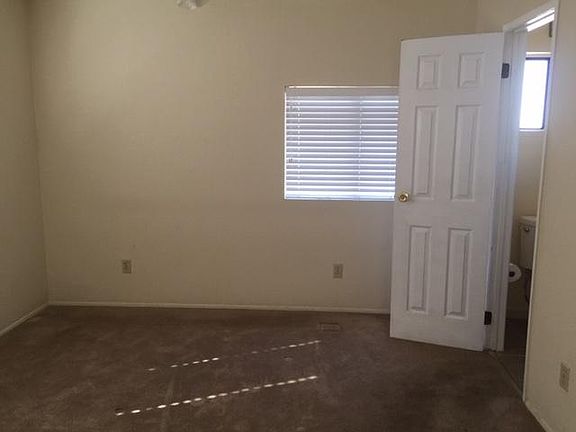 5th image of 3014 Tulare Ave